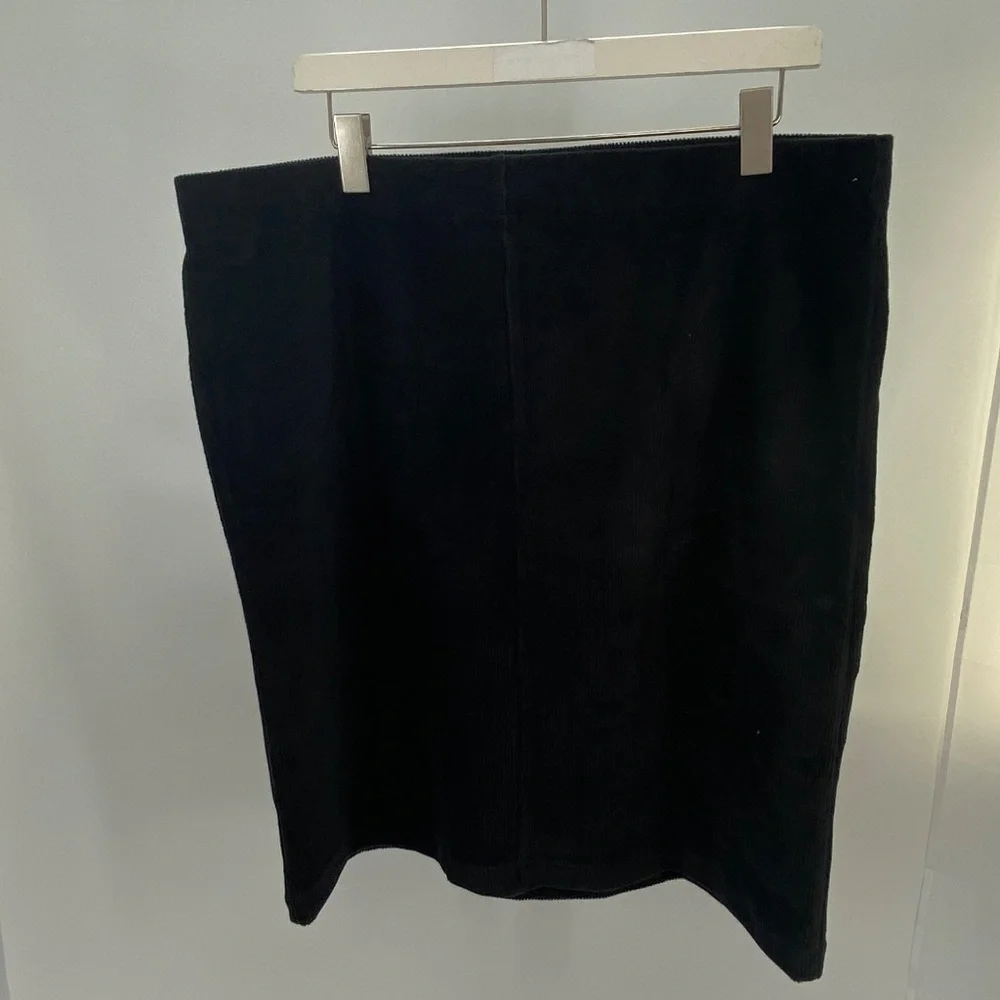Lands’ End Black corduroy Skirt Size Large 14-16 NWOT